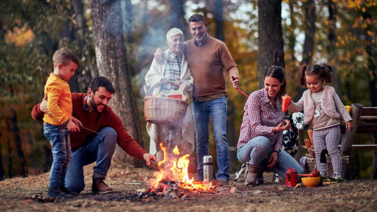 Pomysły na jesienne wypady: ognisko i miska gorącej zupy